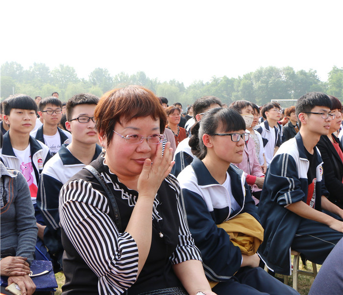 寿光现代中学隆重举行2015级毕业典礼