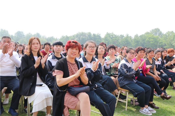 寿光现代中学隆重举行2015级毕业典礼