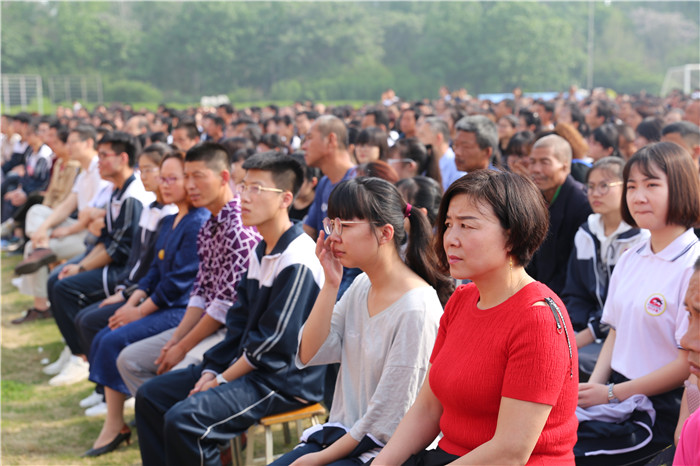 寿光现代中学隆重举行2015级毕业典礼